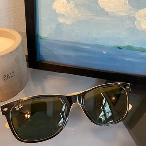 Ray-Ban Wayfarer Classic Sunglasses 2-Color Black and Cream Pre-Loved